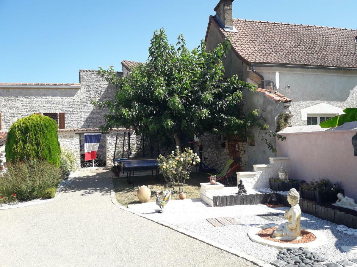 Les Quatre Saisons Villa Saint-Angeau Exteriör bild
