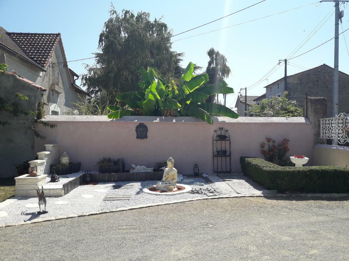 Les Quatre Saisons Villa Saint-Angeau Exteriör bild
